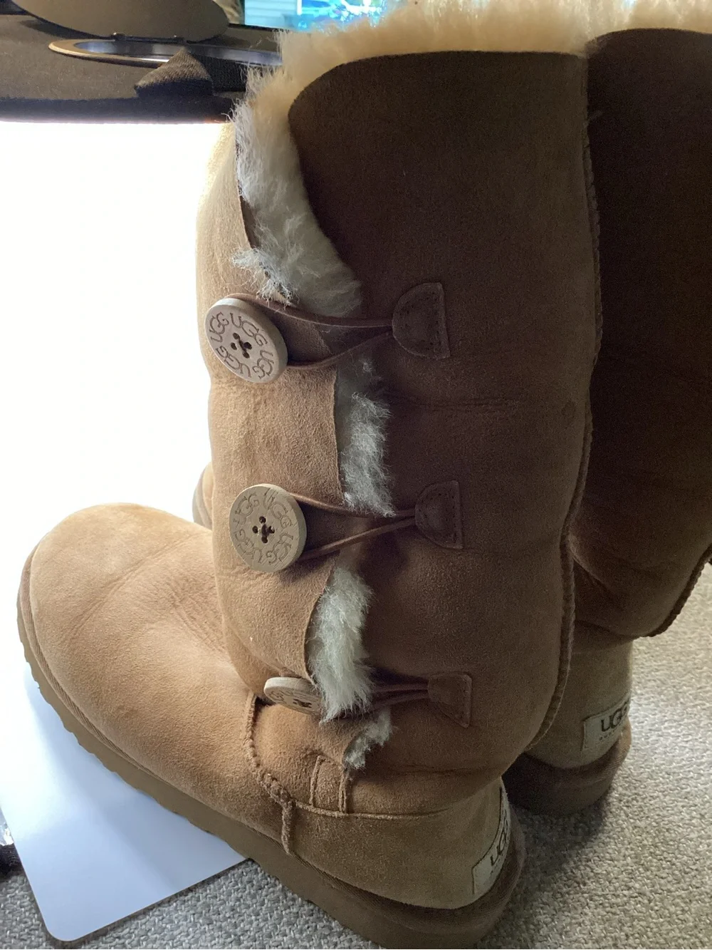 Bailey Button Triplet II in Chestnut by UGG sz 9